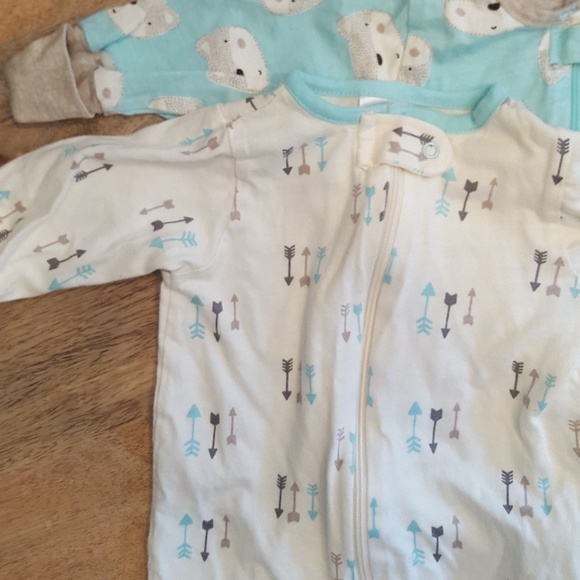 Last Chance! 6 Gerber Sleep n'Play footed onesies - Picture 3 of 8